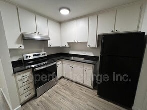 2950 Lanning Ave in Redding, CA - Building Photo - Building Photo