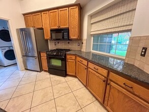 2038 Huntington Dr in Chico, CA - Building Photo - Building Photo