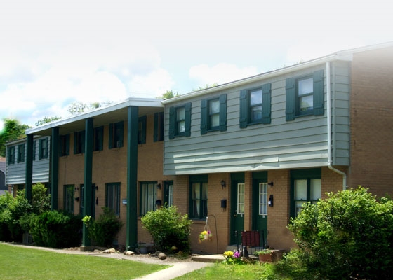 Sharon Court Townhomes in Beaver, PA - Foto de edificio