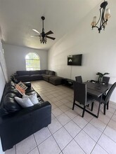 10101 Marguex Dr in Orlando, FL - Building Photo - Building Photo