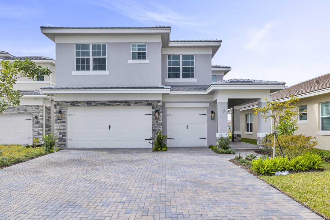 1407 Thistle Pl in Loxahatchee, FL - Building Photo