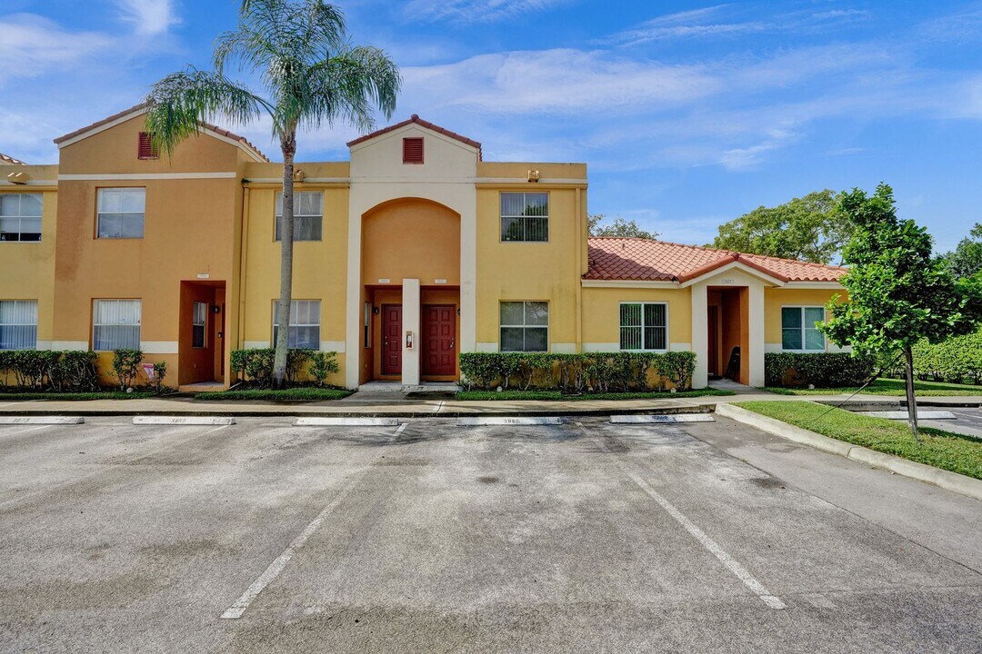 3861 NW 90th Ave in Sunrise, FL - Building Photo