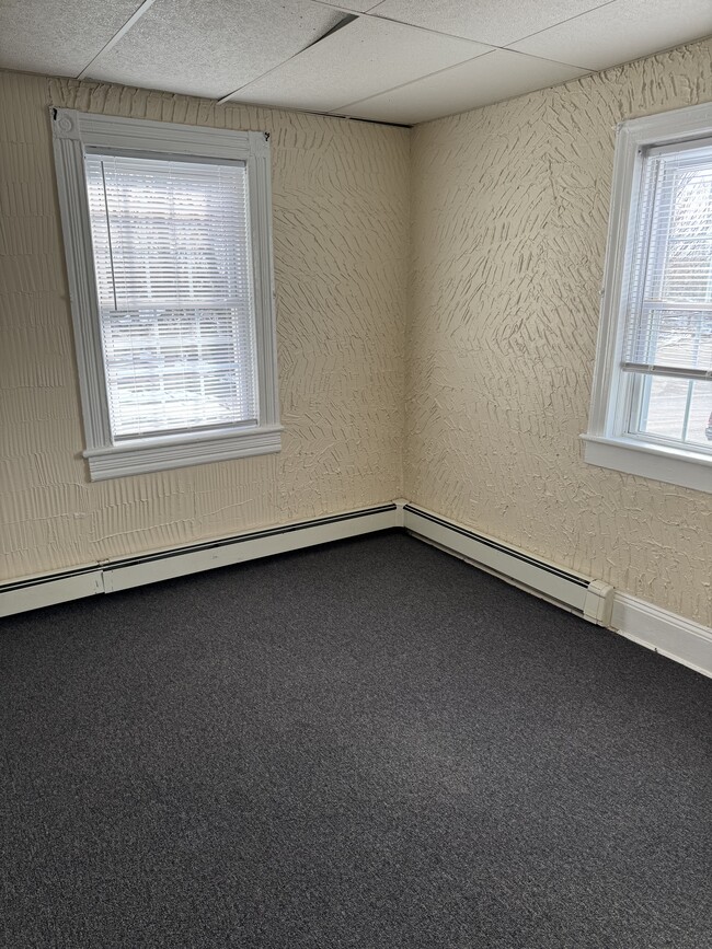 88 E Marie St, Unit Hicksville 1 bedroom in Hicksville, NY - Foto de edificio - Building Photo