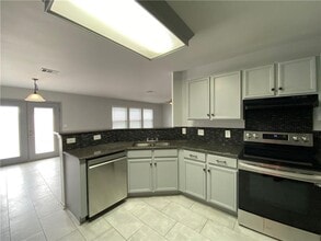 13205 Sea Biscuit Dr in Austin, TX - Foto de edificio - Building Photo