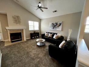 The Woods of Cherry Creek Apartment Homes in Overland Park, KS - Foto de edificio - Building Photo