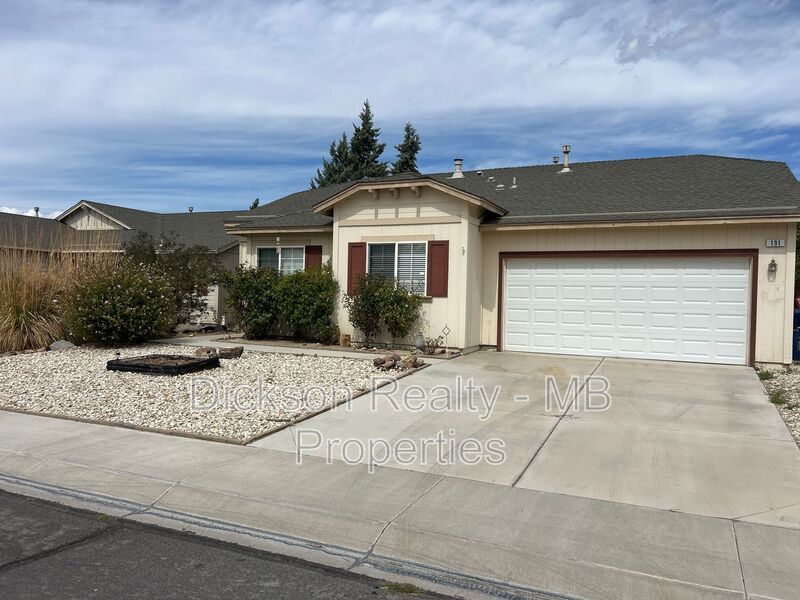 191 Desert Springs Ln in Fernley, NV - Building Photo