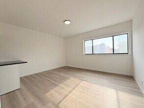 1370 Wyandotte St E in Windsor, ON - Building Photo - Building Photo