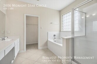 2606 Midnight Star Cir in Friendswood, TX - Foto de edificio - Building Photo