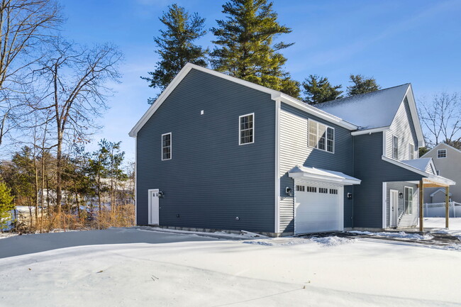 8 Whittier Dr in Seabrook, NH - Building Photo - Building Photo