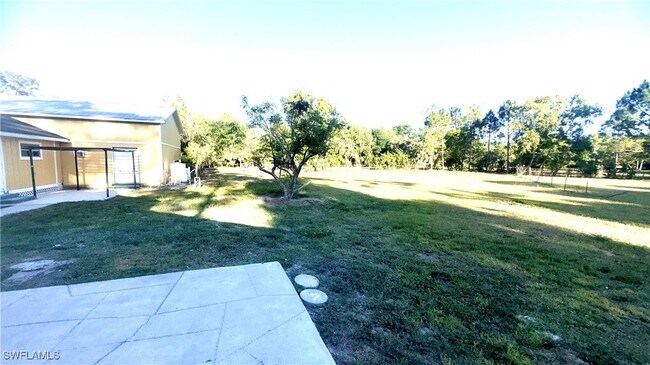 15860 Cemetery Rd in Ft. Myers, FL - Foto de edificio - Building Photo