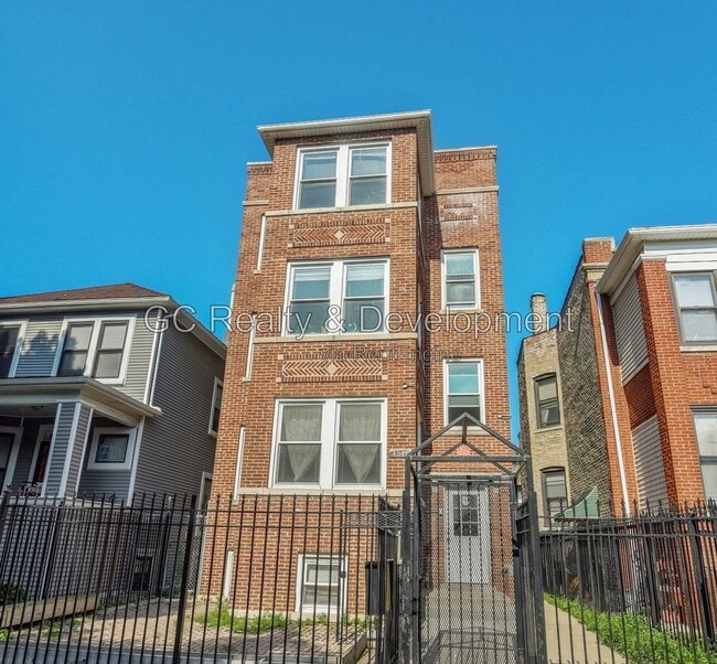 4842 N Albany Ave