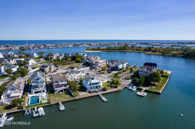 98 Waterman Ave in Rumson, NJ - Building Photo - Building Photo