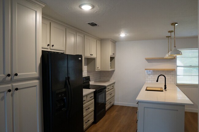 737 Hallvale Dr in White Settlement, TX - Building Photo - Building Photo