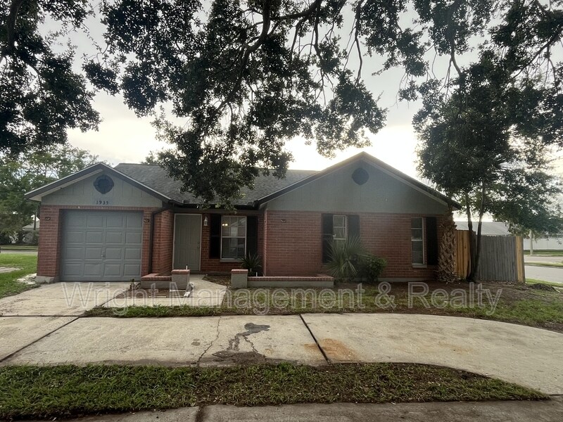 1935 Sheffield Ct in Oldsmar, FL - Building Photo
