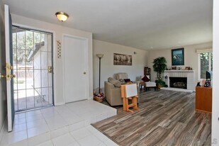 14051 Hermosillo Way in Poway, CA - Building Photo