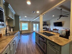 114 Elmwood St in Huntsville, TX - Building Photo - Building Photo