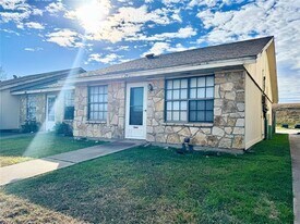 1429 Walters Dr in Granbury, TX - Building Photo