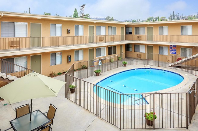 Winter Gardens Manor in Lakeside, CA - Foto de edificio - Building Photo