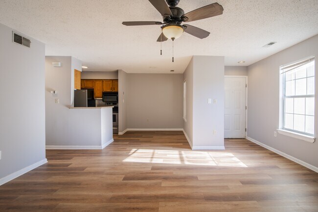 8117 Tremaine Ct in Charlotte, NC - Building Photo - Building Photo