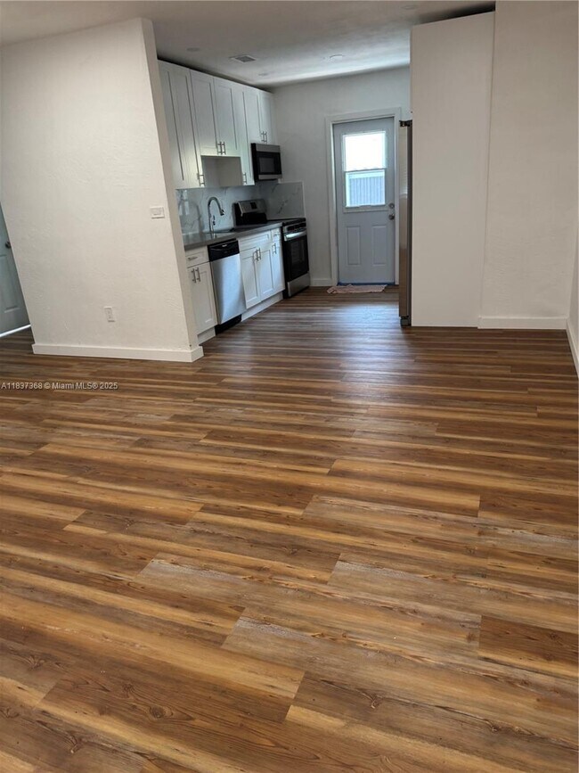 3610 SW 25th Ter in Miami, FL - Building Photo - Building Photo