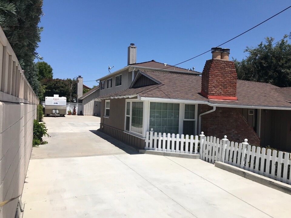 186 Del Mar Ave in Costa Mesa, CA - Building Photo