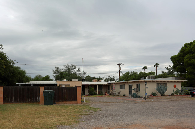 4702 E 4th St in Tucson, AZ - Foto de edificio - Building Photo