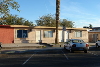 2405 Sunrise Ave in Las Vegas, NV - Building Photo - Building Photo