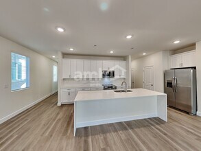 10351 Medusita St in Las Vegas, NV - Foto de edificio - Building Photo