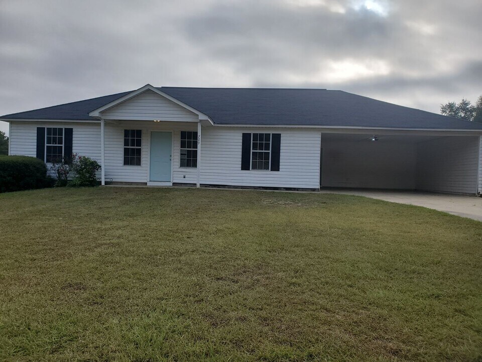 709 Macey St in East Dublin, GA - Building Photo
