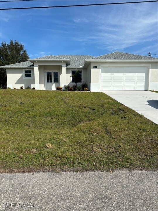 184 E Mariana Ave in North Fort Myers, FL - Building Photo