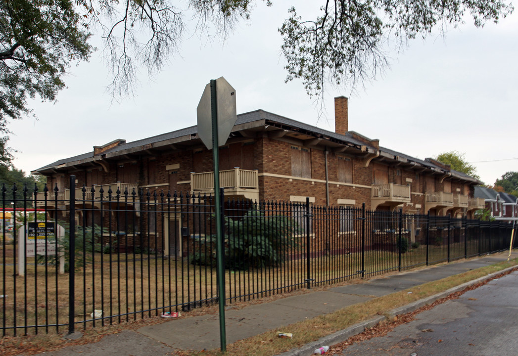 528 E Parkway N in Memphis, TN - Building Photo