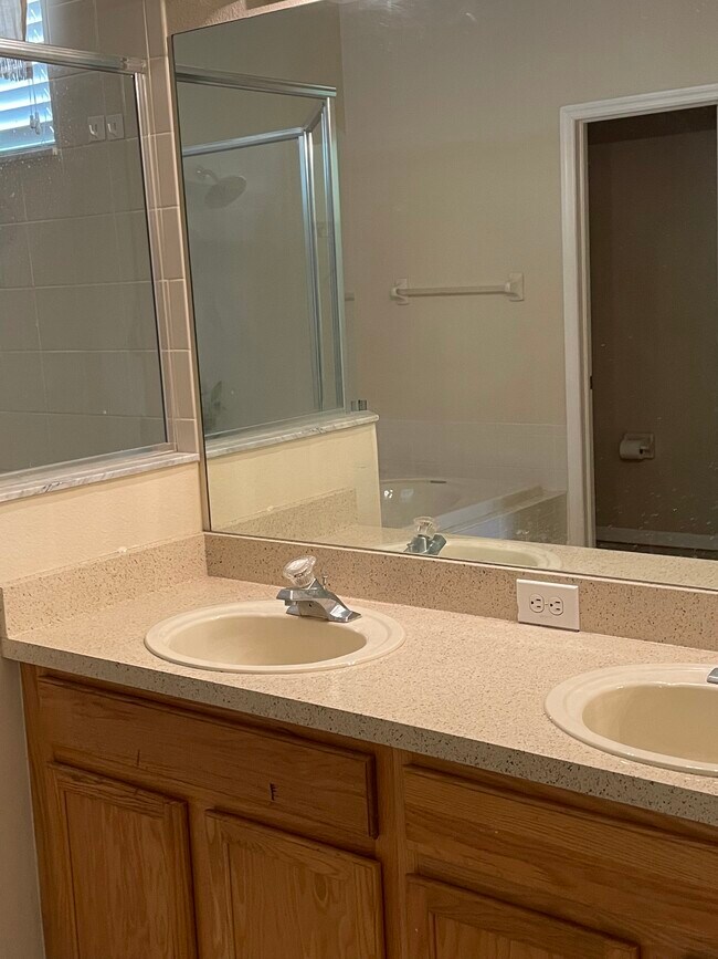 11605 Grove Arcade Dr in Riverview, FL - Building Photo - Building Photo