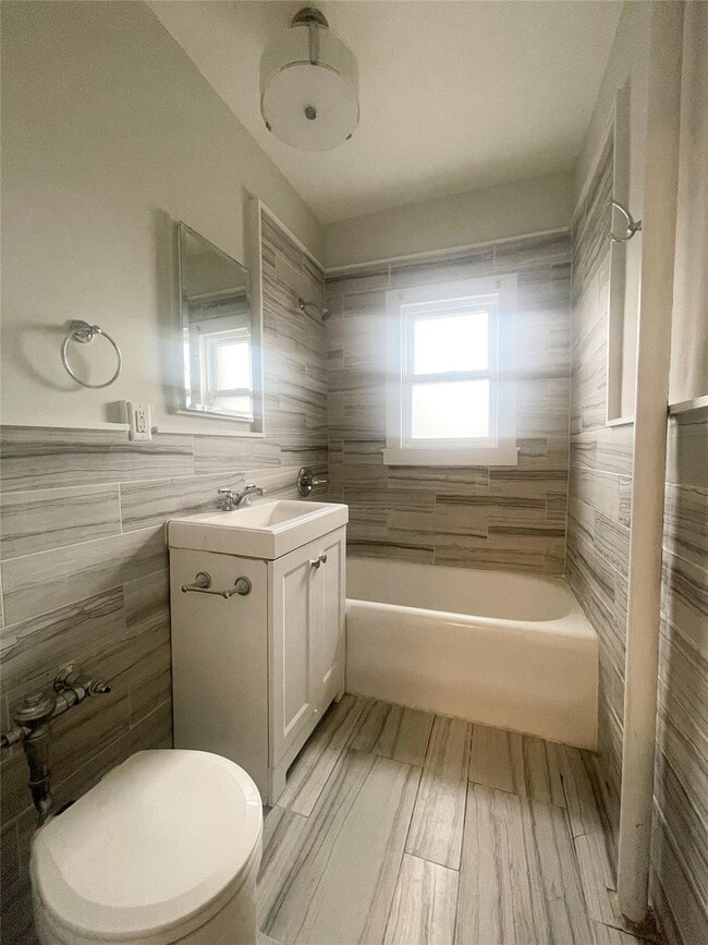 16 Minerva Pl in White Plains, NY - Building Photo - Building Photo