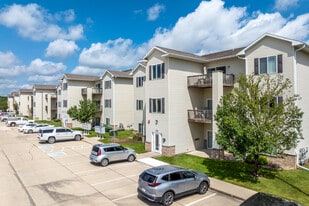 Fountains at Greenhill in Cedar Falls, IA - Building Photo