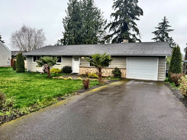 18611 10th Ave NE in Poulsbo, WA - Building Photo