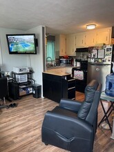 122 Windsor Park Dr, Unit Apartment in Coventry, RI - Building Photo - Building Photo