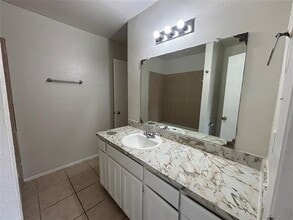 1008 Poplar St in Benbrook, TX - Building Photo - Building Photo