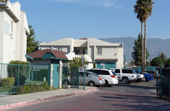 Sunpointe Village Apartments in San Bernardino, CA - Building Photo - Building Photo