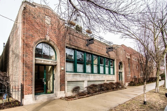 property at 1140 W Cornelia Ave