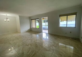 3624 La Aires Ct in Greenacres, FL - Foto de edificio - Building Photo