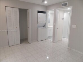 2154 W 60th St in Hialeah, FL - Building Photo - Building Photo