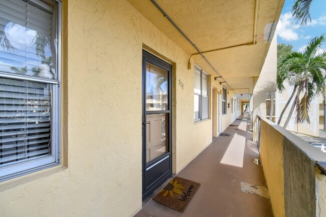 777 S Federal Hwy in Pompano Beach, FL - Foto de edificio - Building Photo