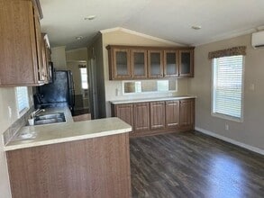 6941 MacDonald Ct in Zephyrhills, FL - Building Photo - Building Photo