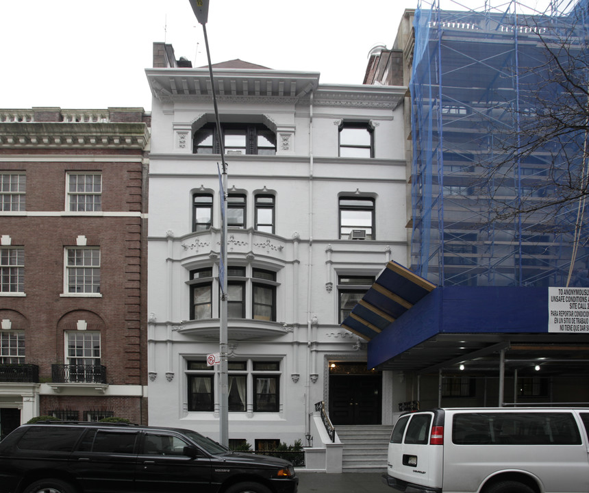 14 E 69th St in New York, NY - Building Photo