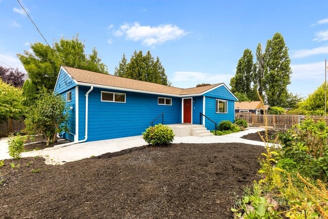 7035 16th Ave SW in Seattle, WA - Building Photo - Building Photo