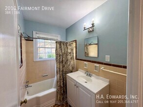2010 Fairmont Dr in Tuscaloosa, AL - Foto de edificio - Building Photo