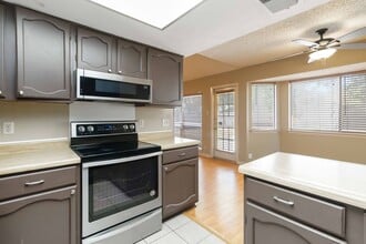 5339 Vista Glen St in San Antonio, TX - Building Photo - Building Photo