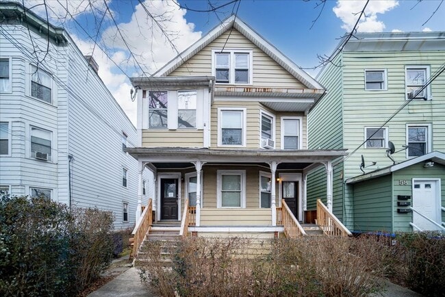 56 Lincoln Ave, Unit 2nd floor