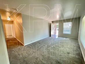 2104 N Sutter St in Stockton, CA - Building Photo - Building Photo