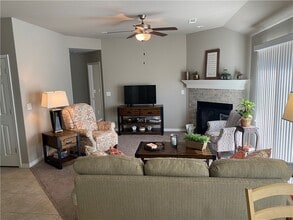 93 Kinloch Dr in Bella Vista, AR - Building Photo - Building Photo